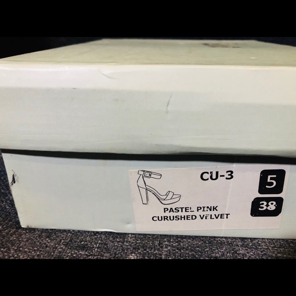 Heels - Picture 4 of 5